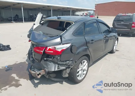 2016 Ford Focus S from USA, damaged, VIN 1FADP3E21GL288389